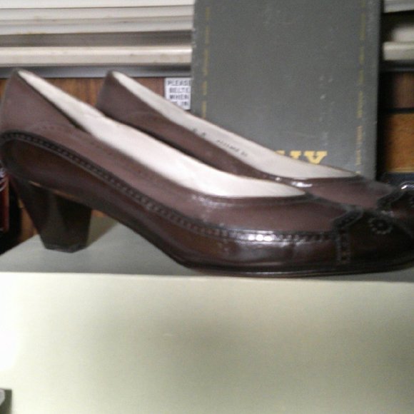 Super cute! vIVIAN 1 BY Bally - Picture 2 of 4